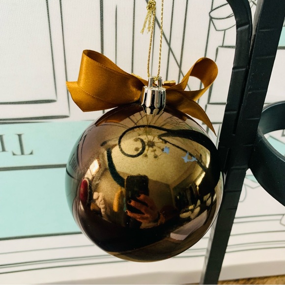 Gucci Parfums Mirrored Brinze Ornament Ball - Picture 5 of 9